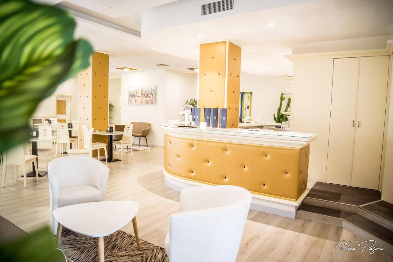 Hotel Lonatino โลนาโต ภายนอก รูปภาพ
