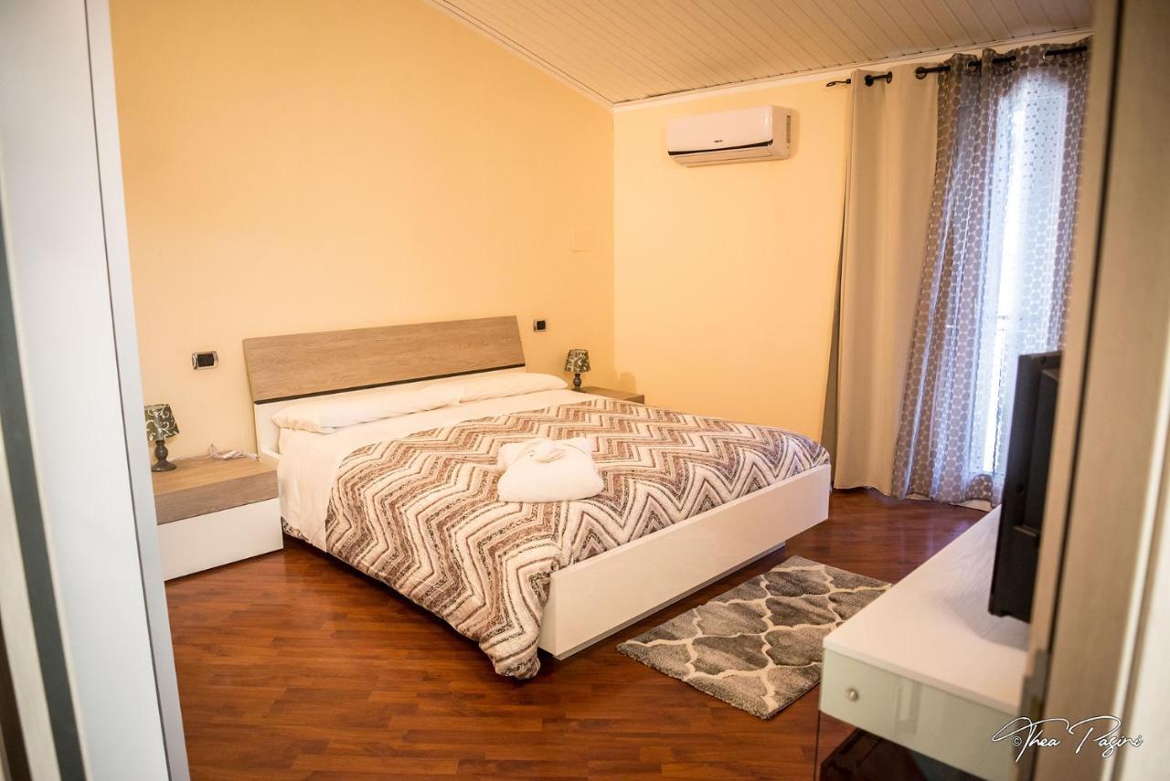 Hotel Lonatino โลนาโต ภายนอก รูปภาพ