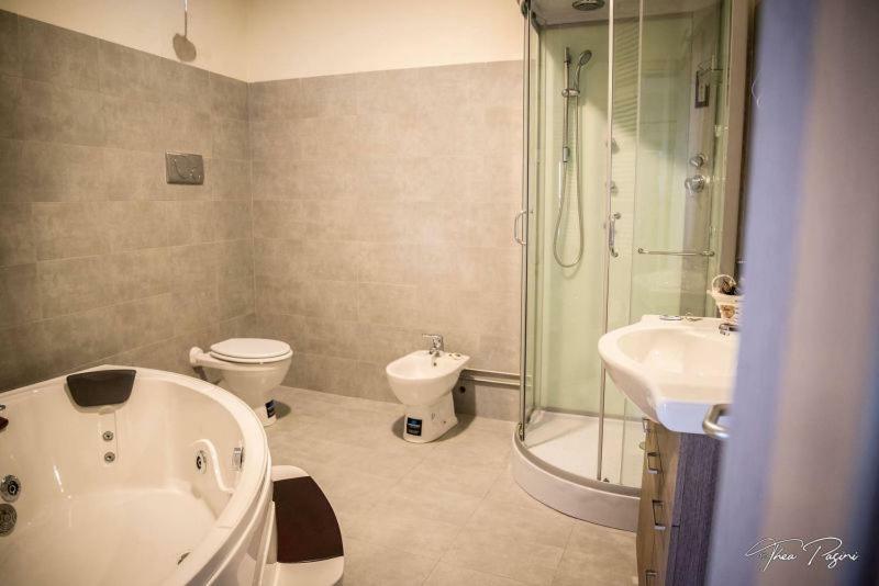 Hotel Lonatino โลนาโต ภายนอก รูปภาพ